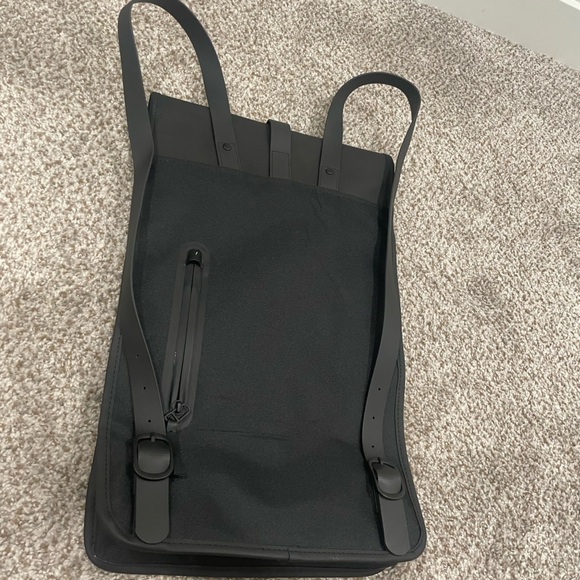 RAINS Full Size Backpack Matte Black 4.5 Gal - Picture 5 of 8